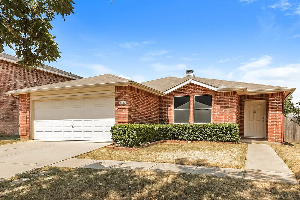 3 bed, 2.0 bath, 1507 sqft, $2,220 — Photo 3