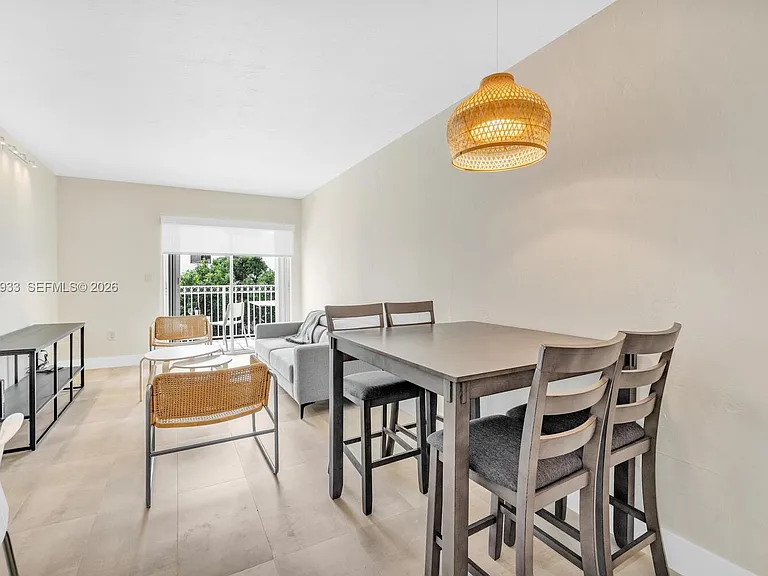 290 Sunrise Dr #312 — Photo 2
