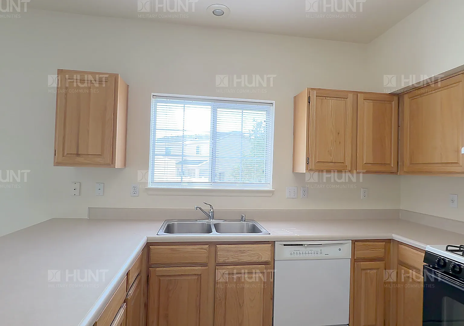 3 bed, 1596 sqft, $2,329 — Photo 4