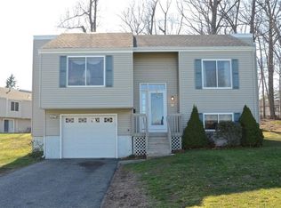 321 Back Ln #1, Newington, CT 06111