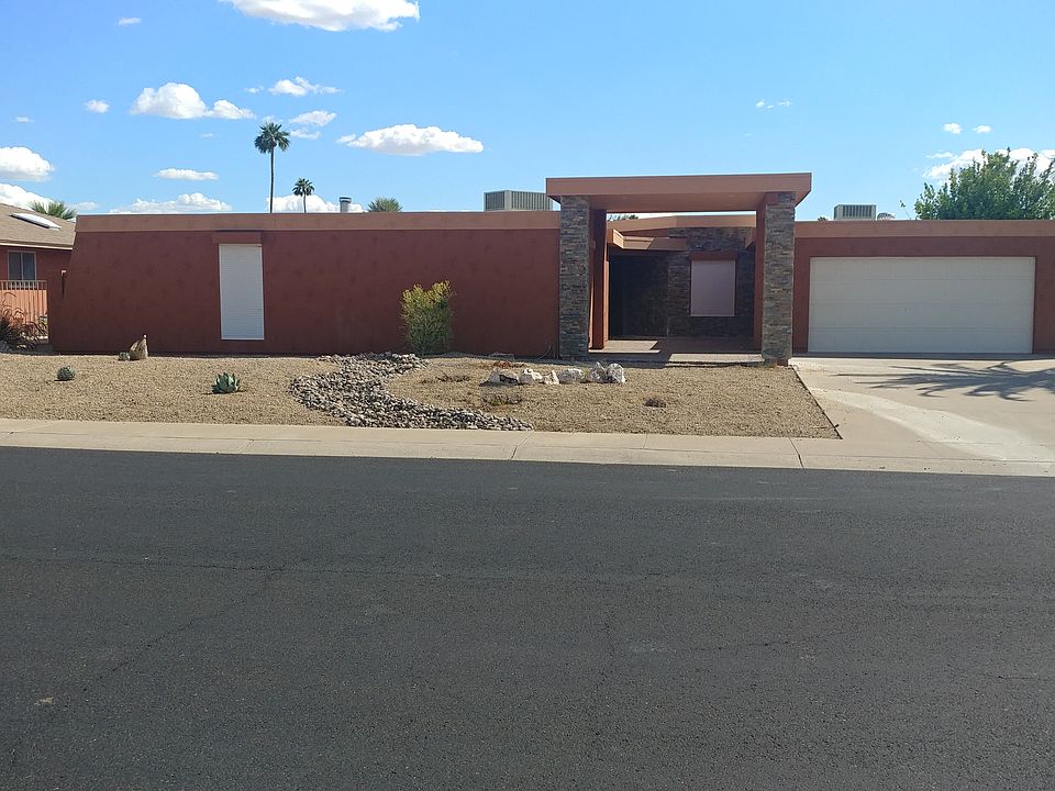1st image of 10829 W Willowbrook Dr