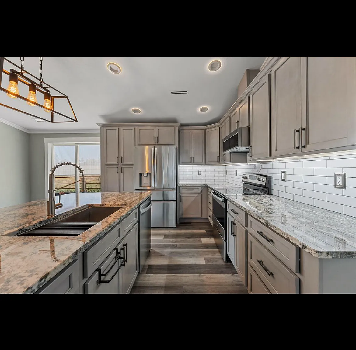 3 bed, 1248 sqft, $2,350 — Photo 3