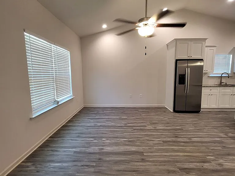 11810 Titan Ave — Photo 32