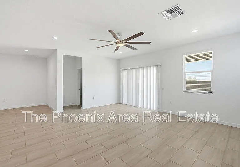 2761 W Seaver Ave — Photo 10