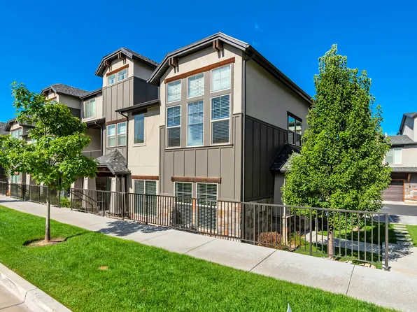 10422 S Beetdigger Blvd, Sandy, UT 84070