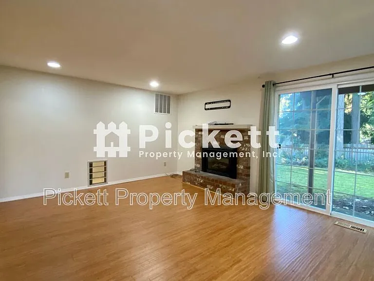 7293 Pheasant Cir NE — Photo 13