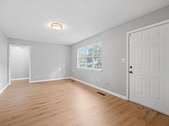 4th image of 1541 Pin Oak Dr