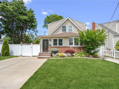 205 N Walnut Street, Massapequa, NY, 11758