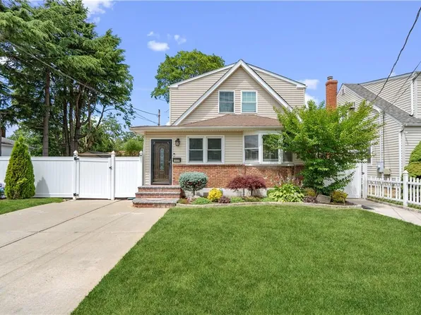 205 N Walnut Street, Massapequa, NY 11758