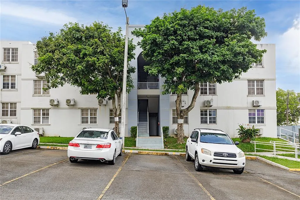 3 bed, 2.0 bath, $1,800 — Photo 1