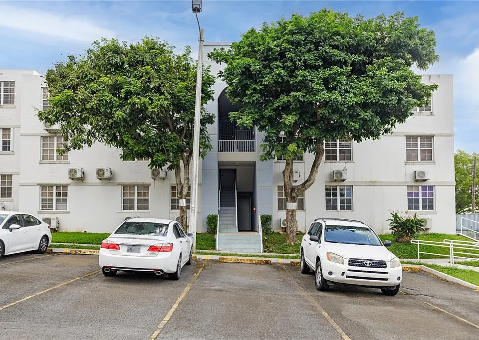 650 Calle Ceciliana #704