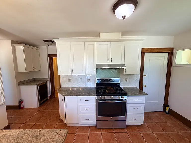 35 Spring St #2 — Photo 12