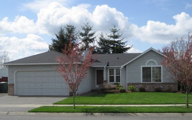 Great Curb Appeal!