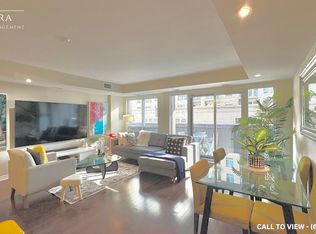 242 Rideau St #206, Ottawa, ON K1N 0B7