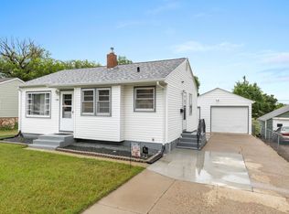 436 22nd St NW, Minot, ND 58703