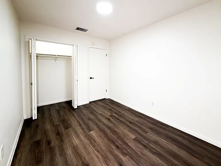 115 S Frio St #A — Photo 10