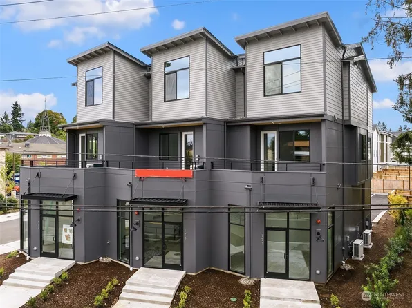 121 1st Place SW #1, Normandy Park, WA 98166
