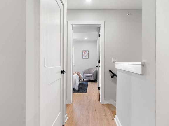 4th image of 2313 N 33rd St Unit 1A