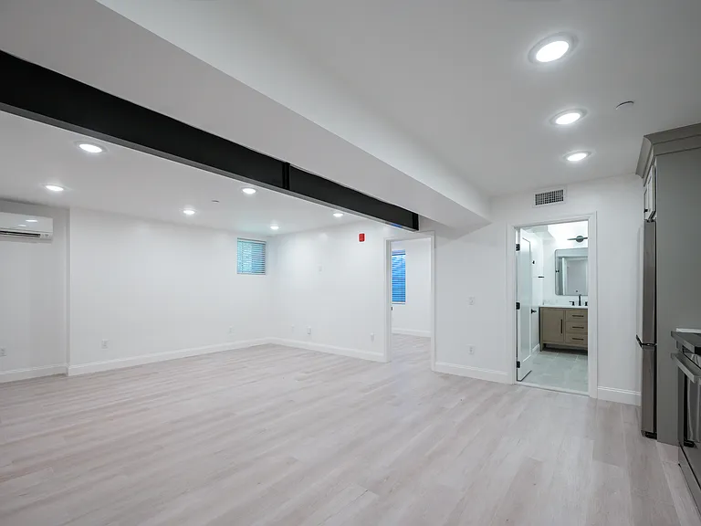 126 Adelaide Ave #B01 — Photo 7