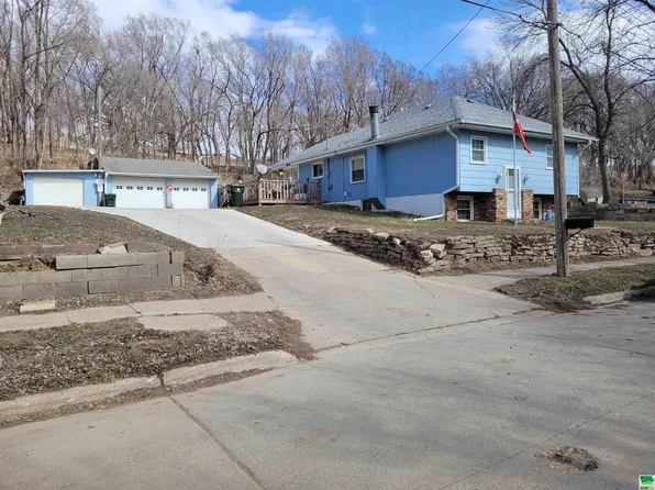 3427 Athlone Ave, Sioux City, IA 51105