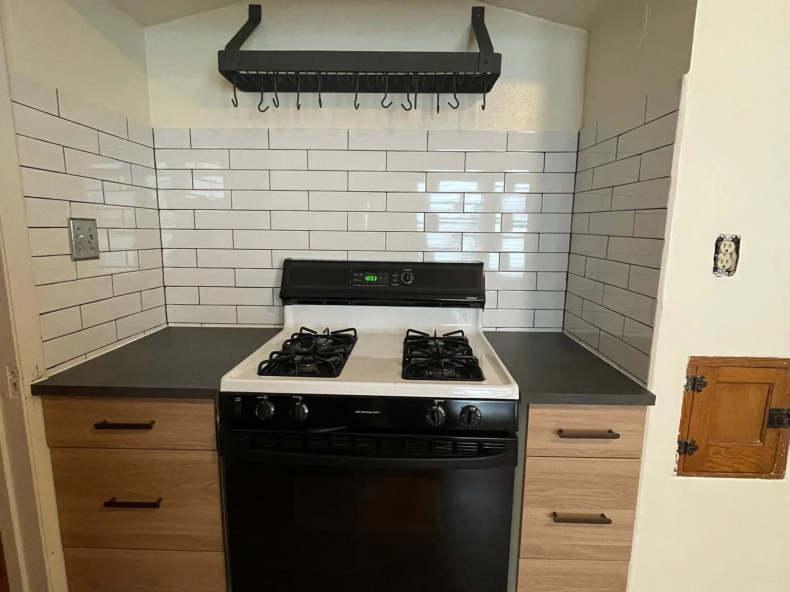 2 bed, 980 sqft, $1,800 — Photo 2