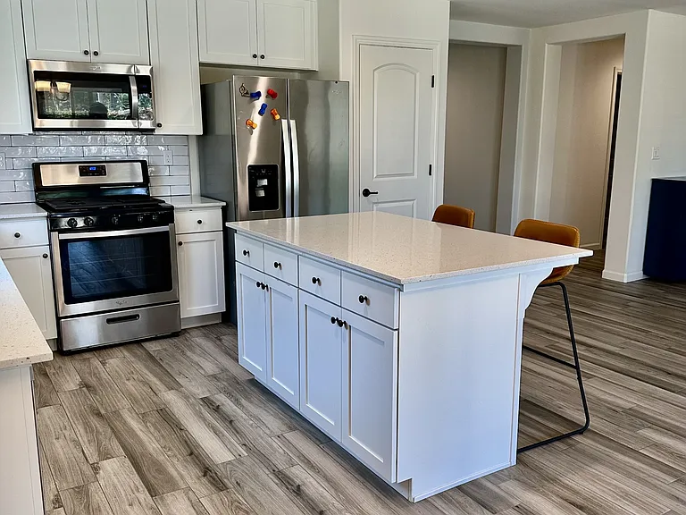 677 Country Pl — Photo 18