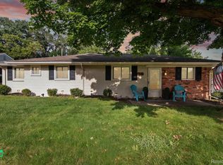 2680 Lakeridge Ave, Wixom, MI 48393