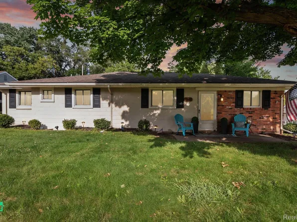 2680 Lakeridge Ave, Wixom, MI 48393