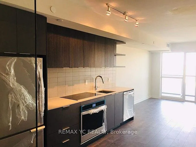 Sonic Condos — Photo 3