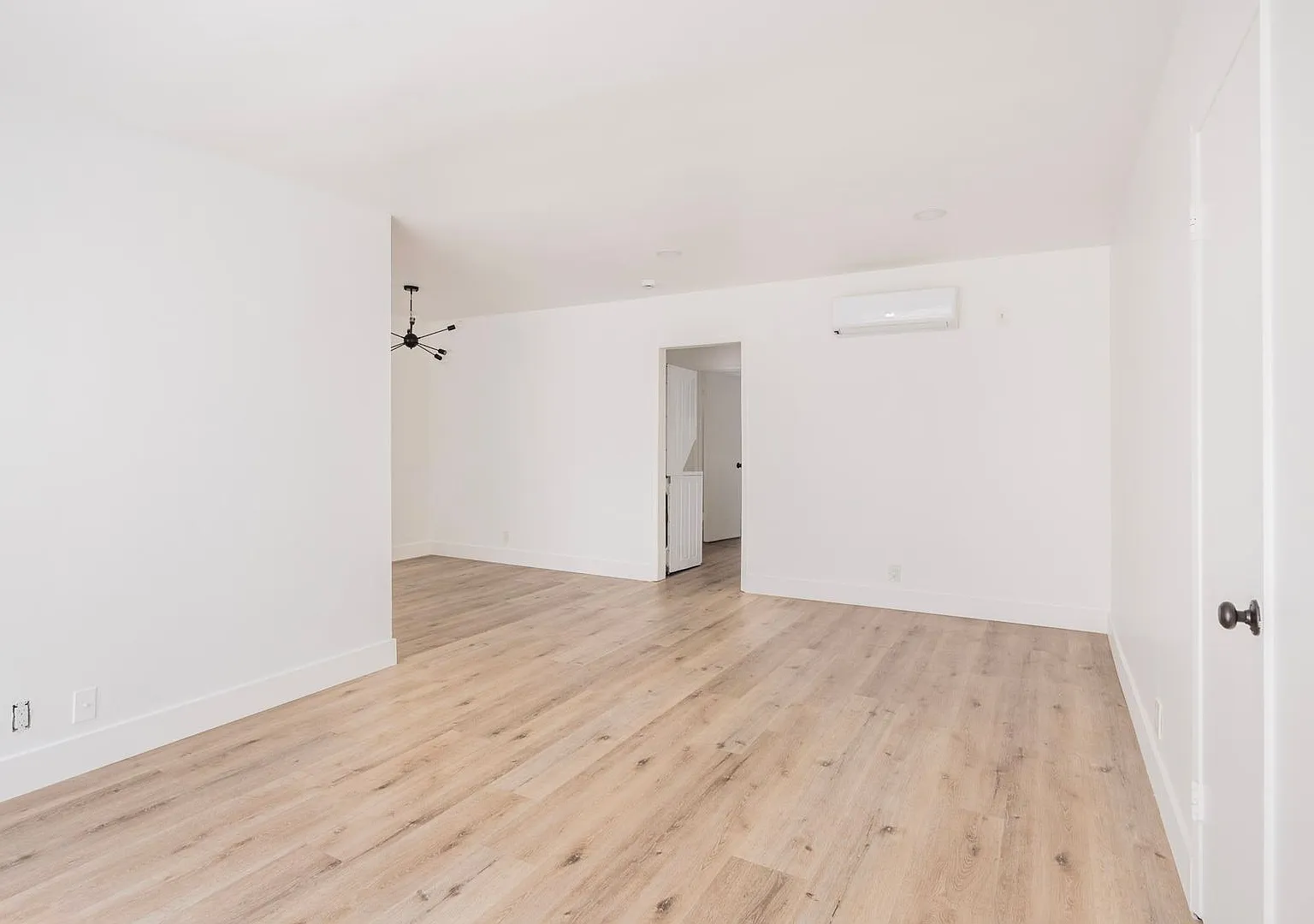 1042 N Orange Grove Ave — Photo 4