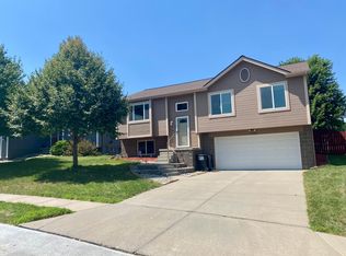 17038 Sahler St, Omaha, NE 68116