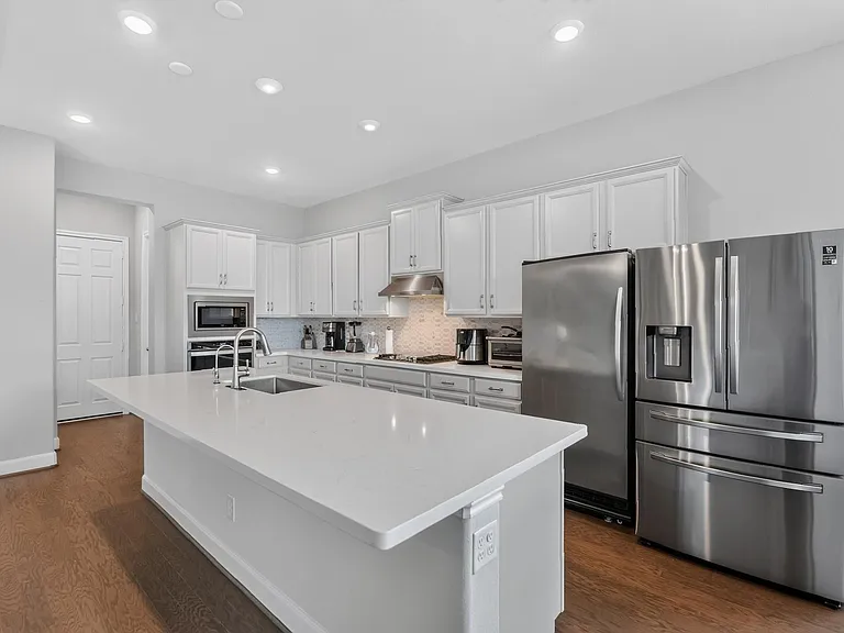 8110 Copper Rock Dr — Photo 16