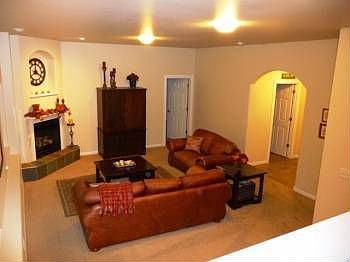 3rd image of 3684 Glantz Dr