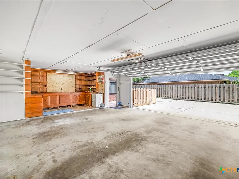 608 Rosewood Dr — Photo 38