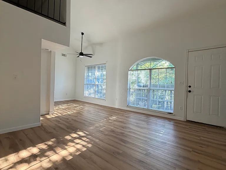 11525 N Meridian Ave #216 — Photo 16
