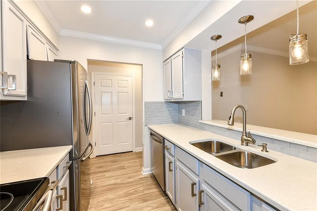 1 bed, 1.0 bath, 760 sqft, $2,448 — Photo 4
