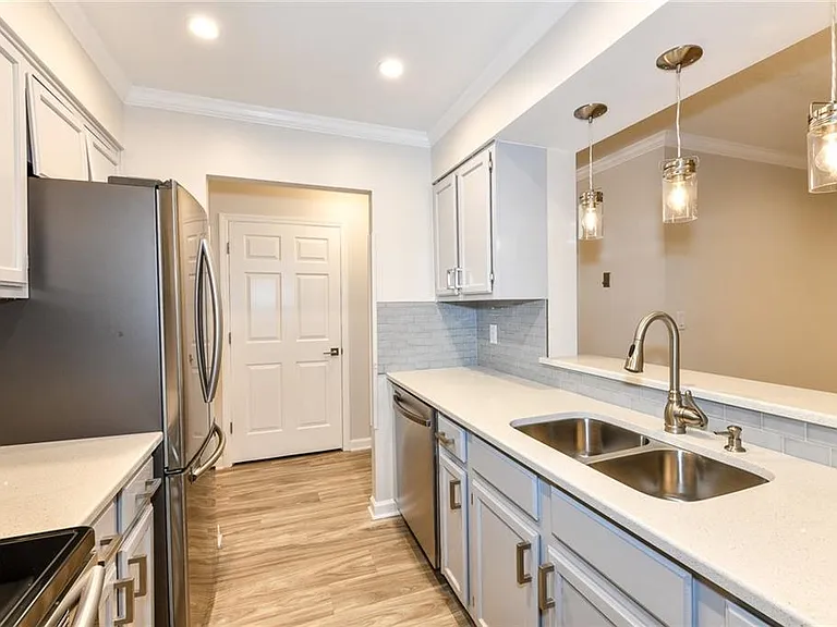 300 Johnson Ferry Rd #A210 — Photo 4