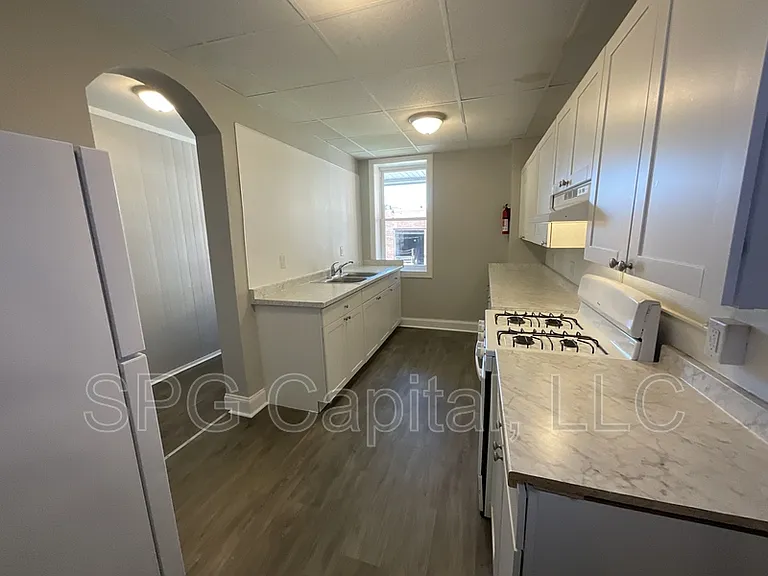 242 S 2nd St — Photo 3