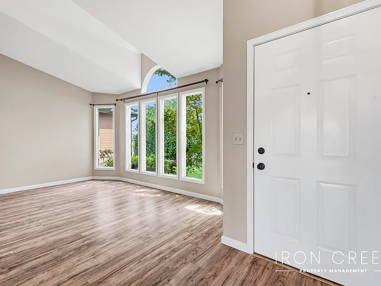 1544 E Falconrim Ct — Photo 4