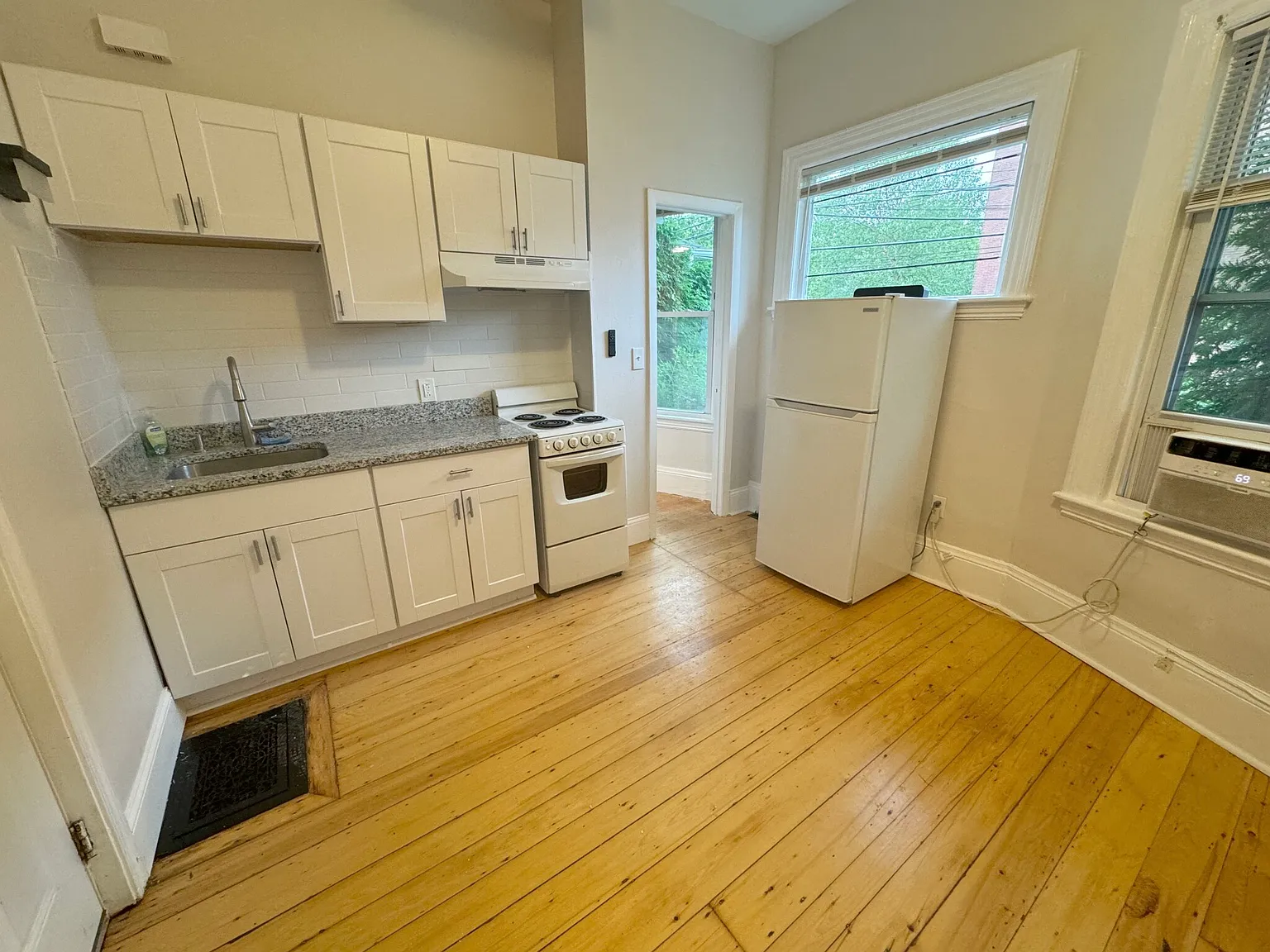 Studio, 1.0 bath, $1,800 — Photo 1