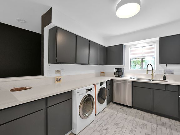 3rd image of 12100 Melville Dr APT 403D