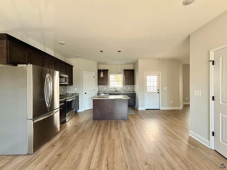 212 Beau Claire Cir — Photo 24