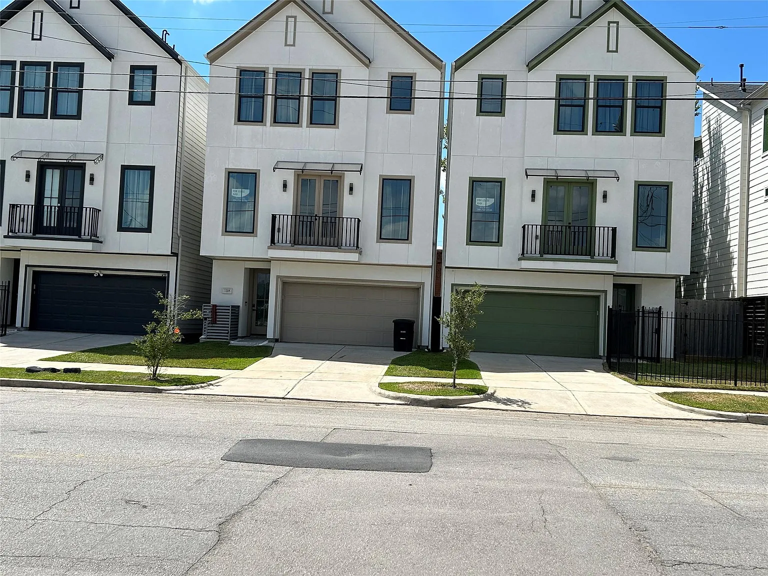 3 bed, 3.5 bath, 2289 sqft, $3,100 — Photo 2