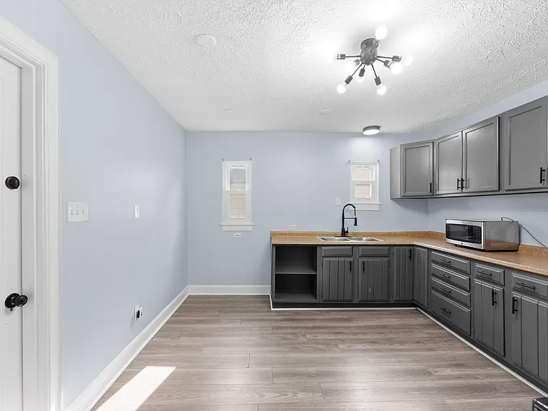 876 Eloise Dr #B — Photo 5