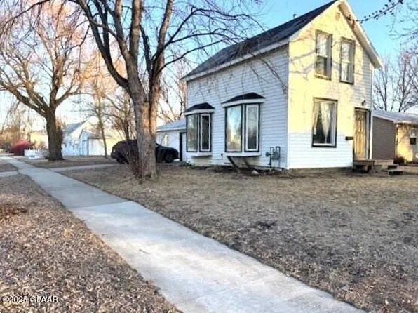 701 N Front St, Crookston, MN 56716