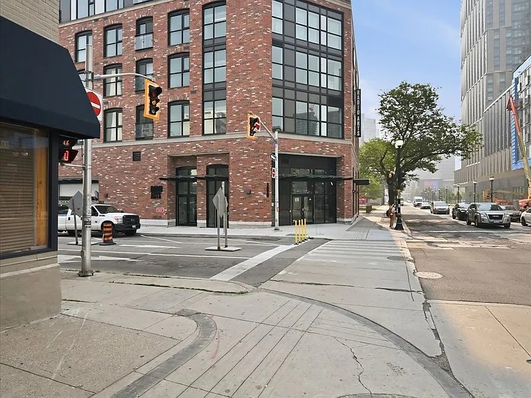 206 King St W #406 — Photo 9