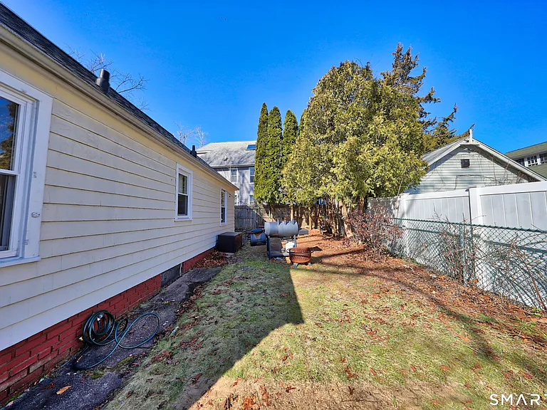196 Waite St — Photo 11
