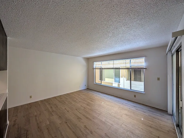 1925 Delaware St #2D — Photo 2