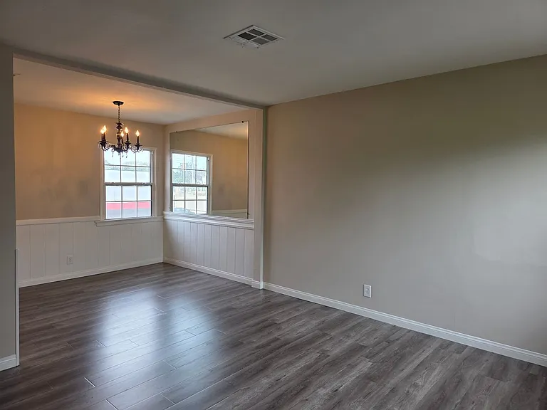 5547 Woodman Ave — Photo 8