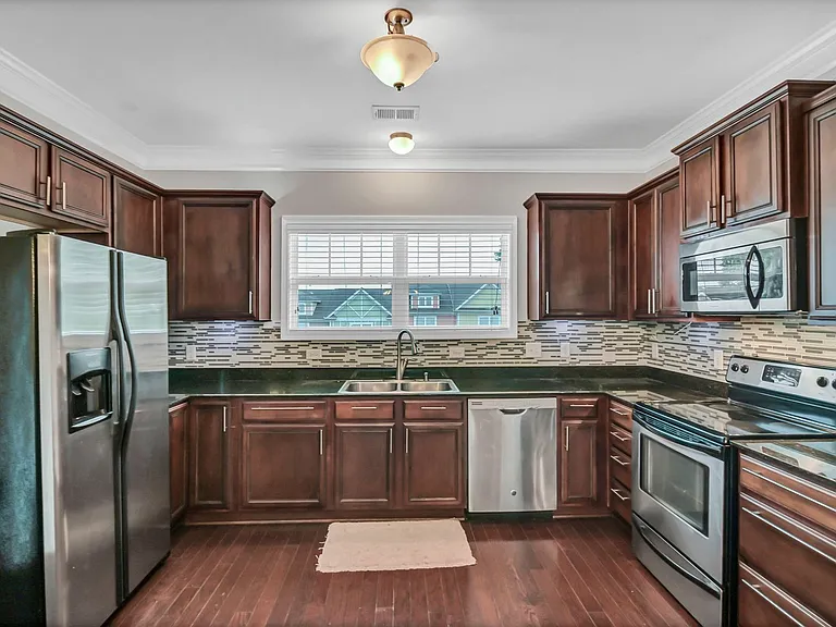 1811 Pulaski St — Photo 8